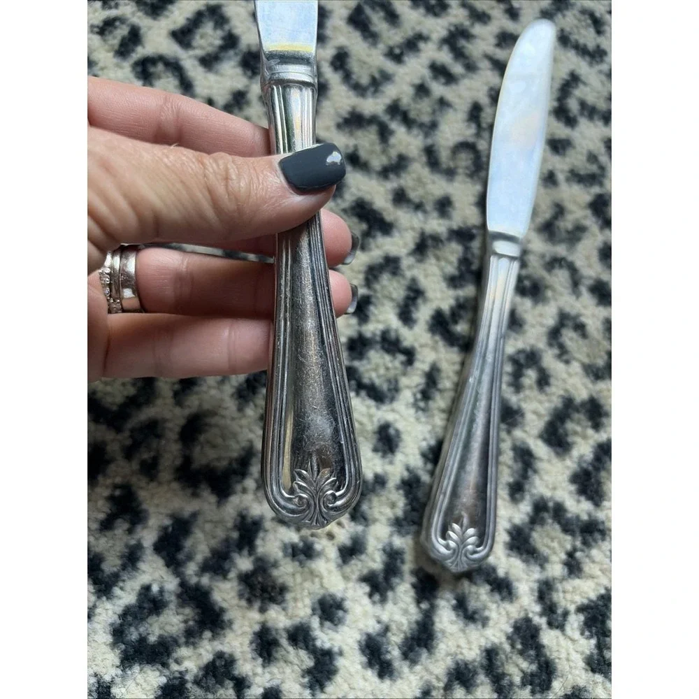 2 Dinner Knives Lenox BUTLERS GOURMET 18/8 Stainless Plume China Flatware 9 1/2